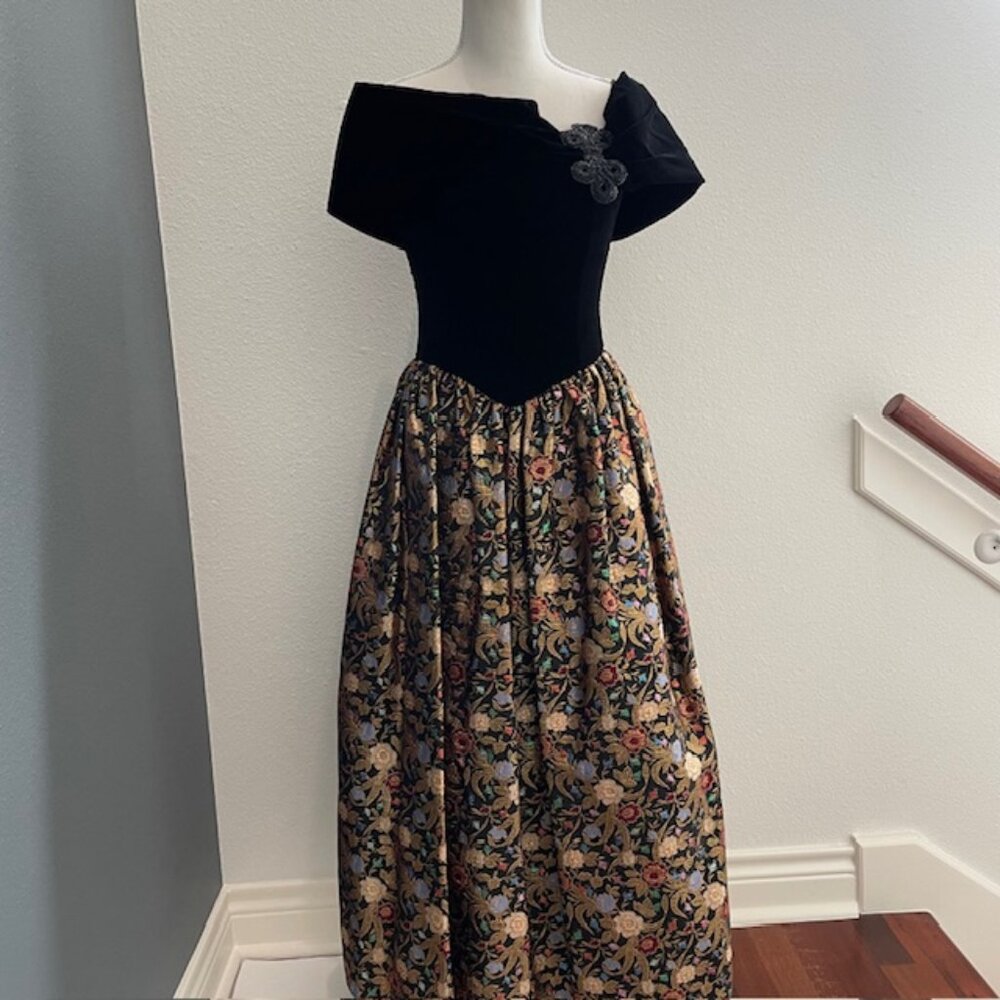 Stunning 80's Black Velvet and Brocade Tea Length Cocktail/Party/Holiday Dress